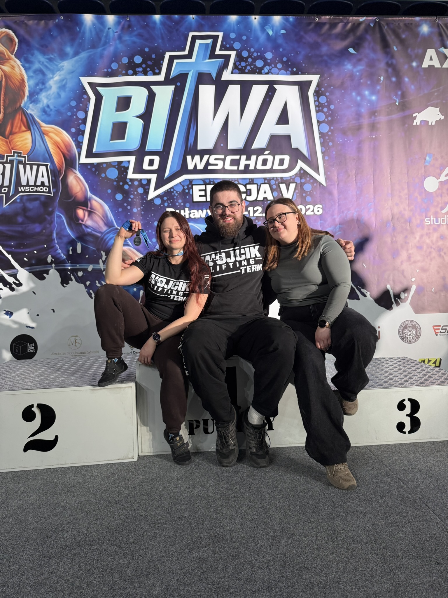 Podium zawodów trójbojowych Bitwa o Wschód — Jakub Sołoducha z podopiecznymi